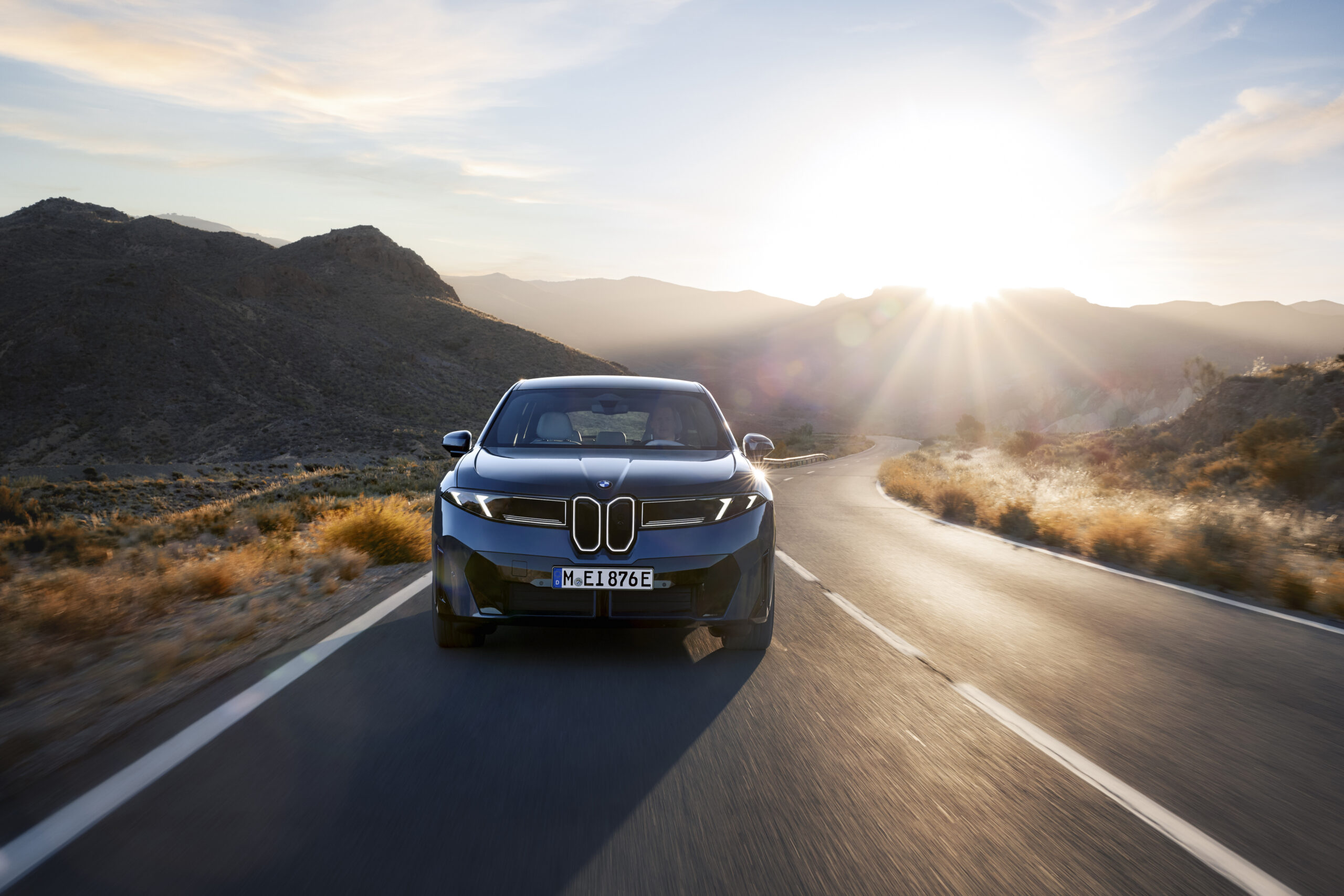 P90615614_highRes_the-new-bmw-ix3-50-x